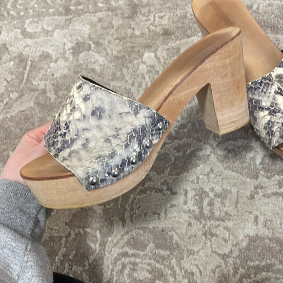 Jeffrey Campbell Size 8 Snake Leather Heel - Picture 4 of 9